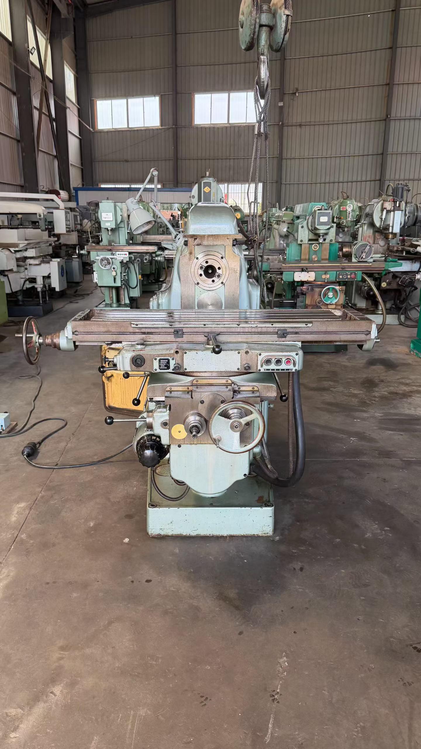 Used Beijing No.1 Machine Tool Plant X 62 W Universal Knee-and-Column Milling Machine photo 5