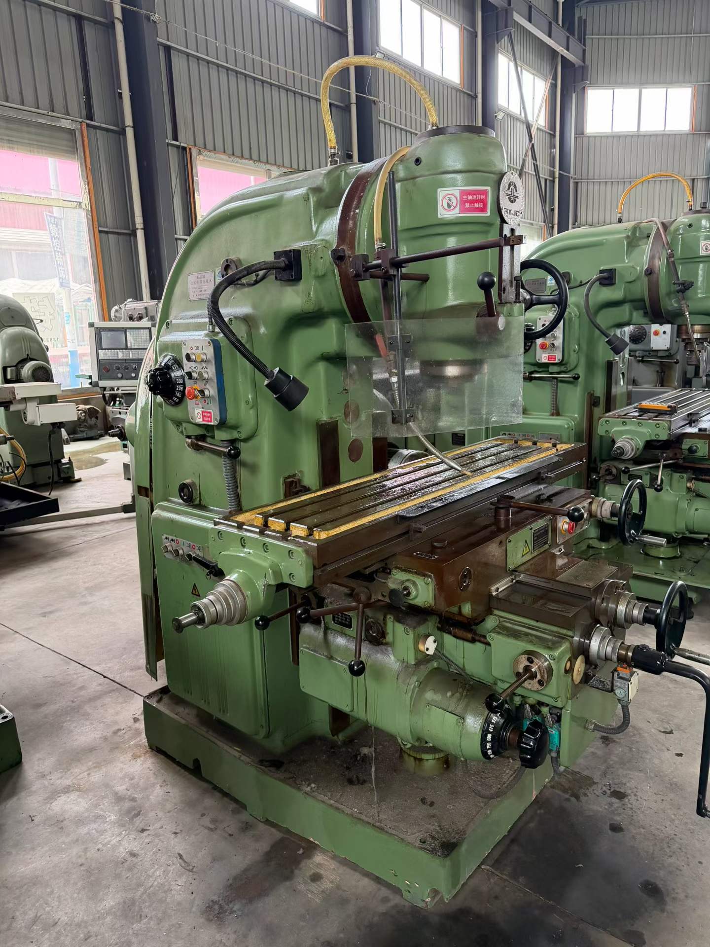 New Beijing XA 5032 Vertical Knee-Type Milling Machine photo 2