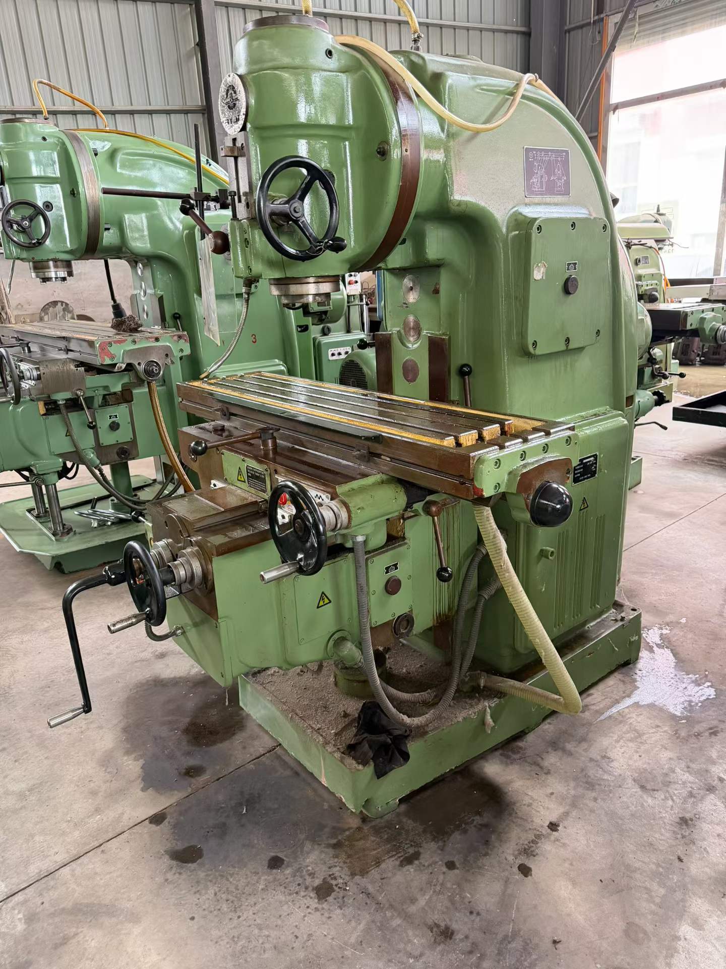 New Beijing XA 5032 Vertical Knee-Type Milling Machine photo 3