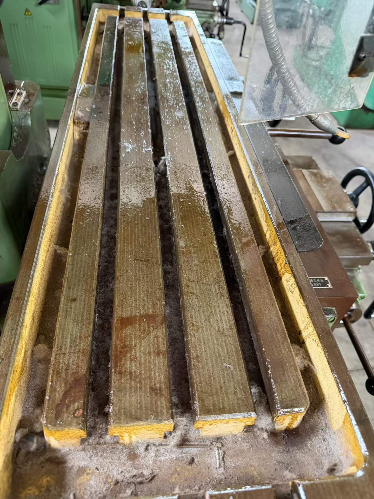 New Beijing XA 5032 Vertical Knee-Type Milling Machine photo 4