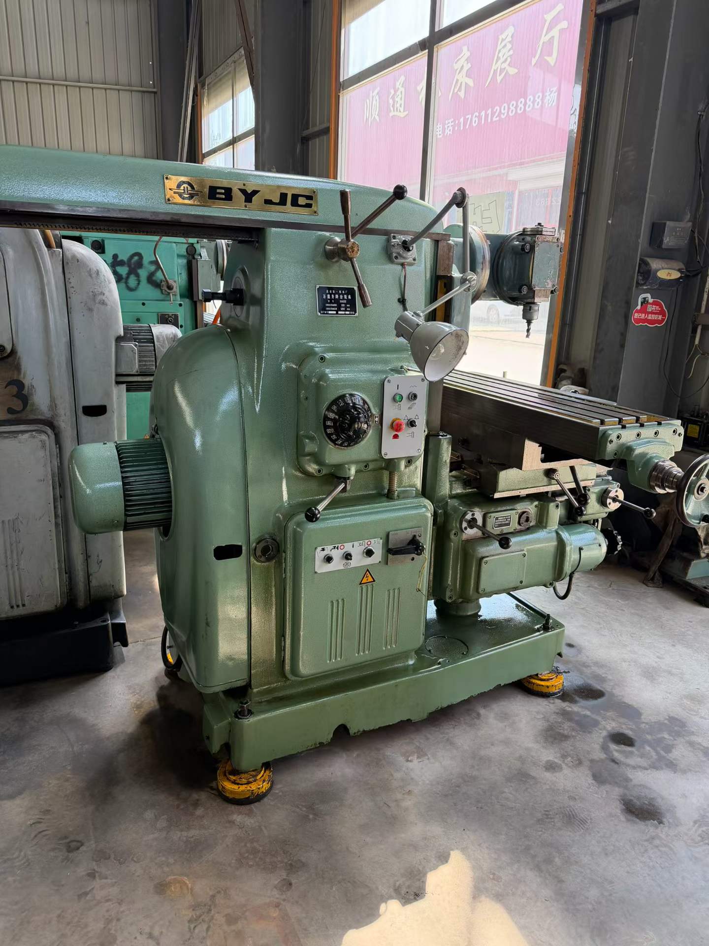Used Beijing No.1 Machine Tool Works XA 6132 Universal Knee-and-Column Milling Machine photo 2