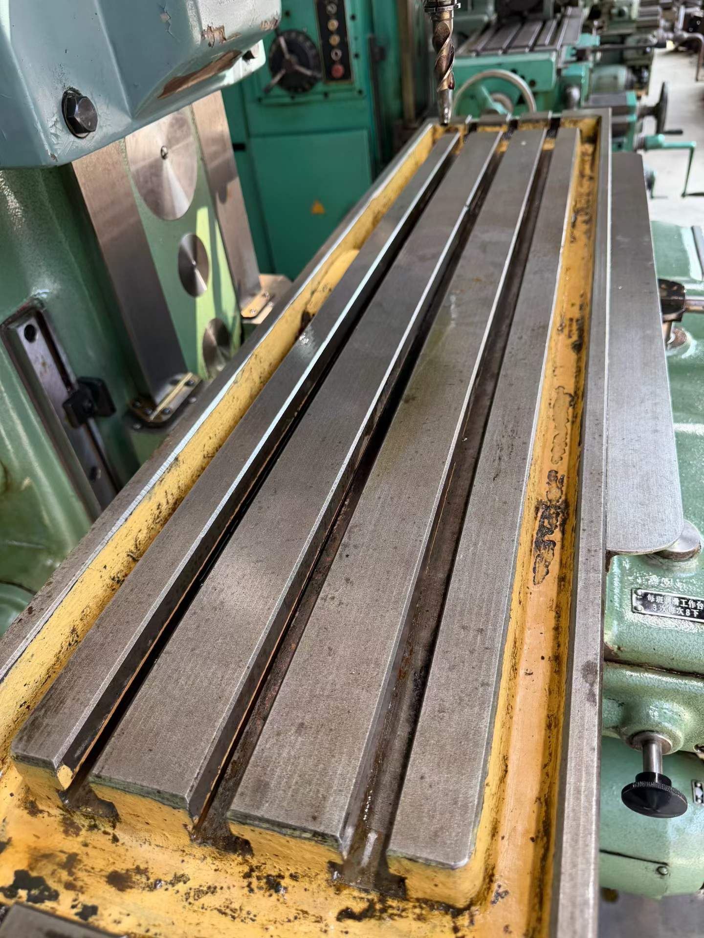 Used Beijing No.1 Machine Tool Works XA 6132 Universal Knee-and-Column Milling Machine photo 4