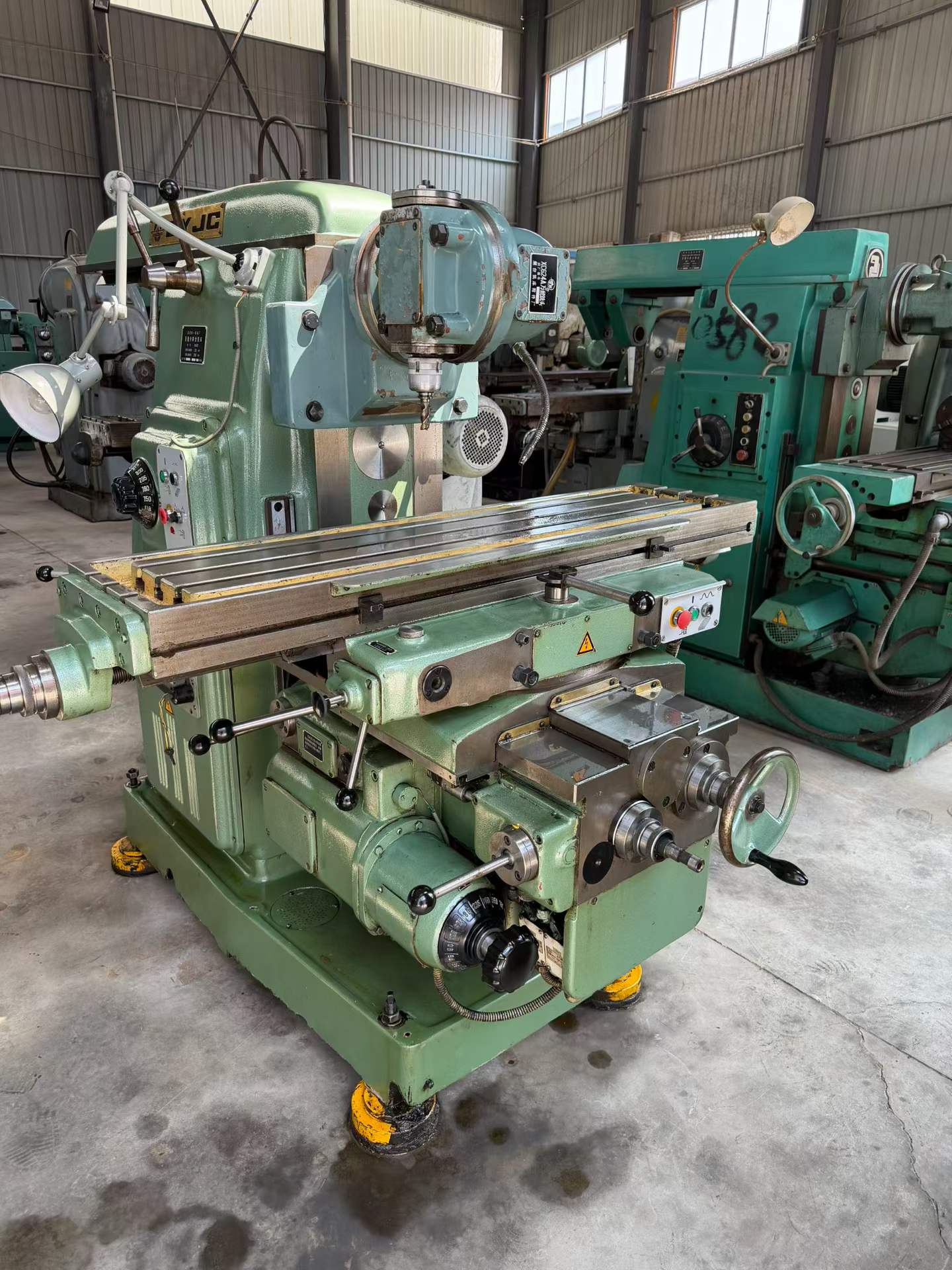 Used Beijing No.1 Machine Tool Works XA 6132 Universal Knee-and-Column Milling Machine photo 5