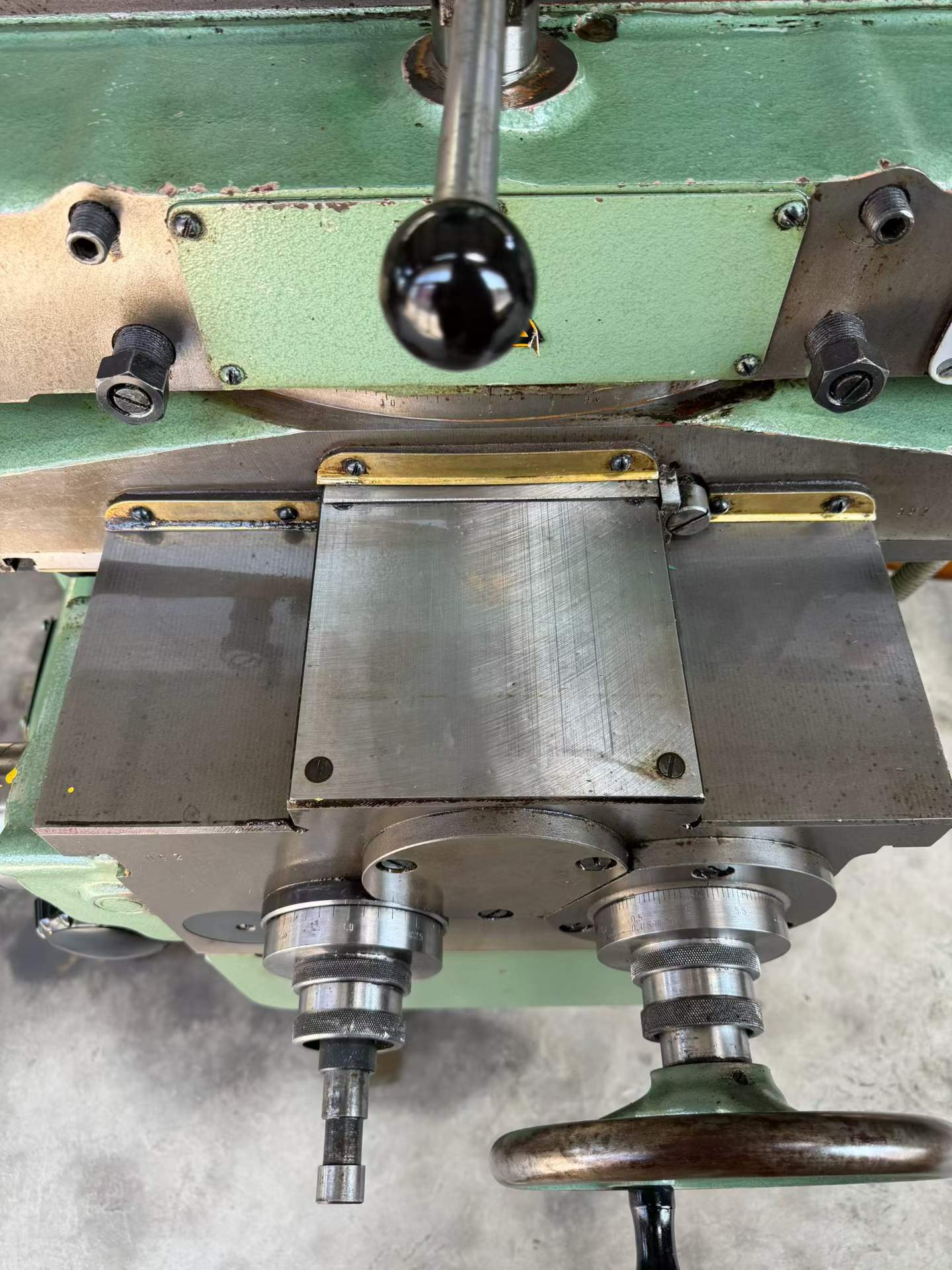Used Beijing No.1 Machine Tool Works XA 6132 Universal Knee-and-Column Milling Machine photo 7