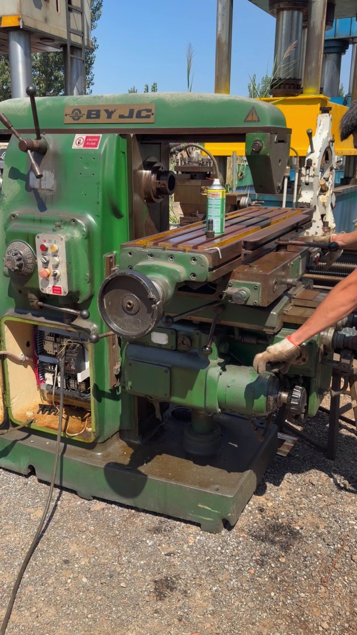 Used BYJC XA 6132 Universal Milling Machine photo 1