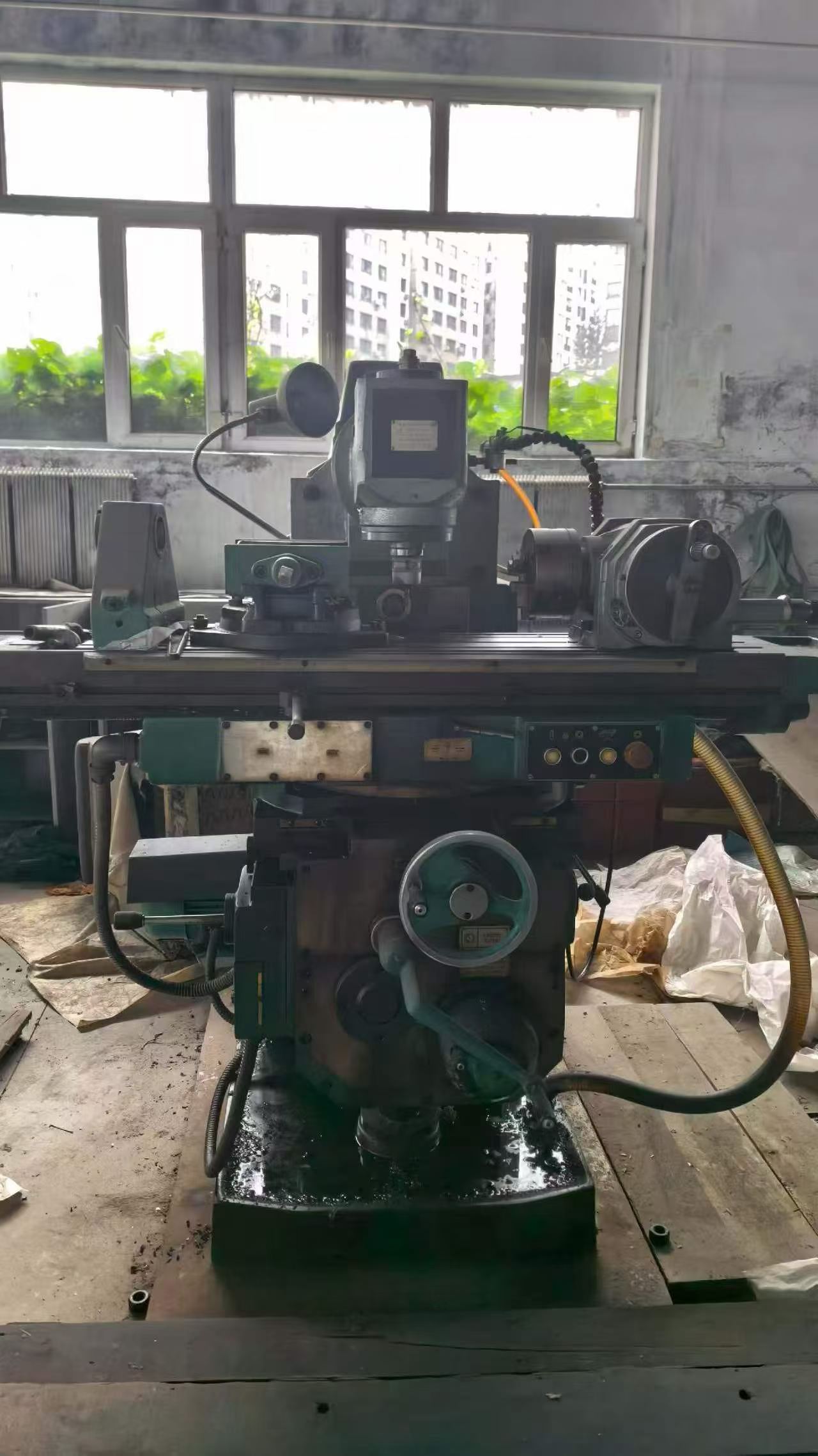 Used Qiqihar X 6132 C Universal Knee-Type Milling Machine photo 2