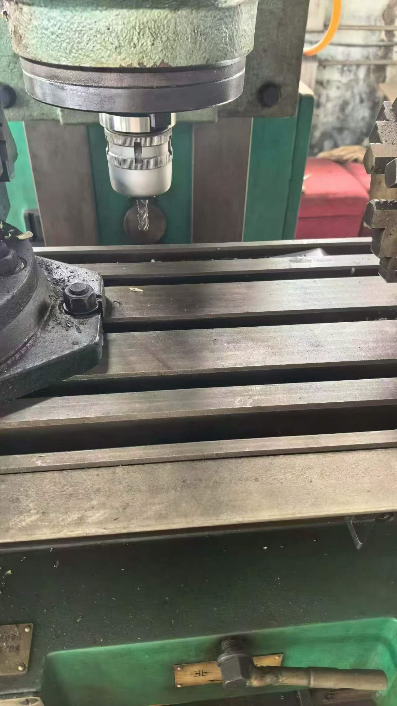 Used Qiqihar X 6132 C Universal Knee-Type Milling Machine photo 3