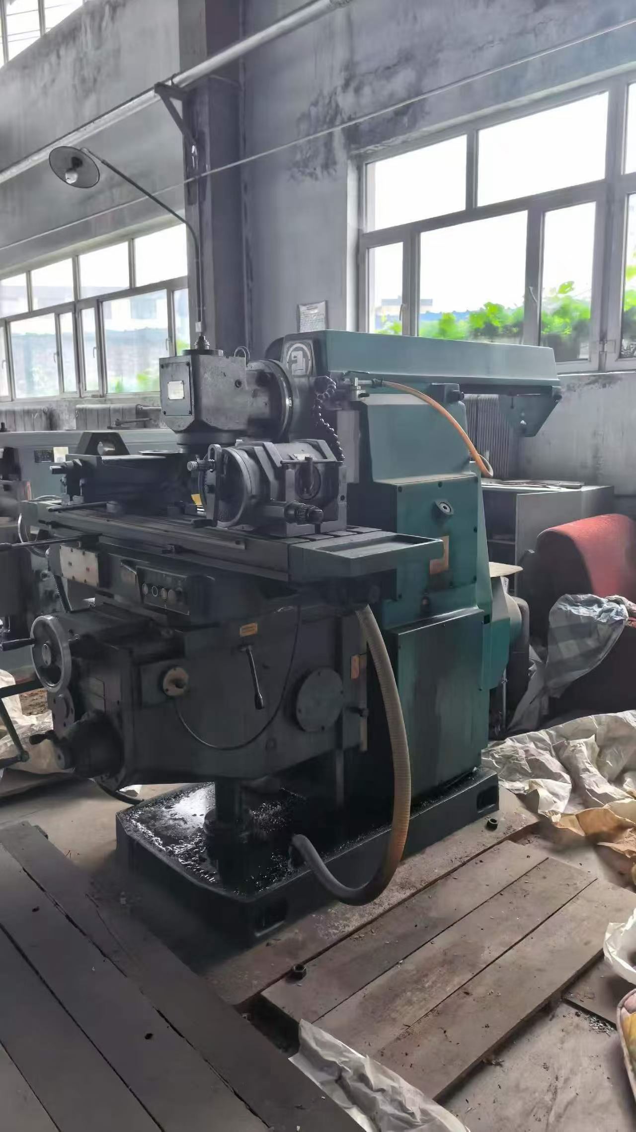 Used Qiqihar X 6132 C Universal Knee-Type Milling Machine photo 4