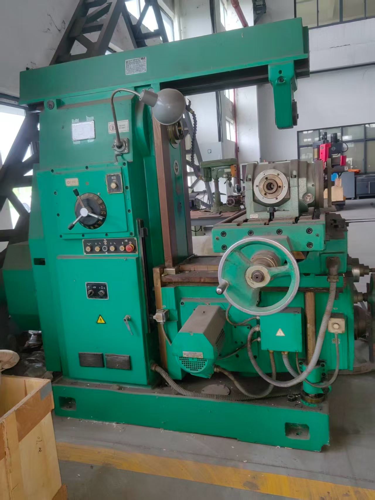 Brand New Qiqihar X 6140 Universal Knee-and-Column Milling Machine photo 4