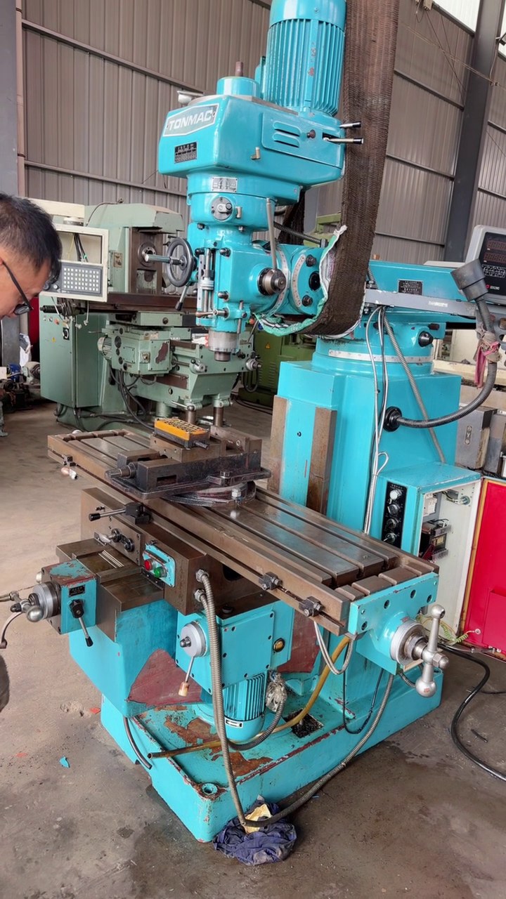 Used TONMAC 6330 Turret Milling Machine