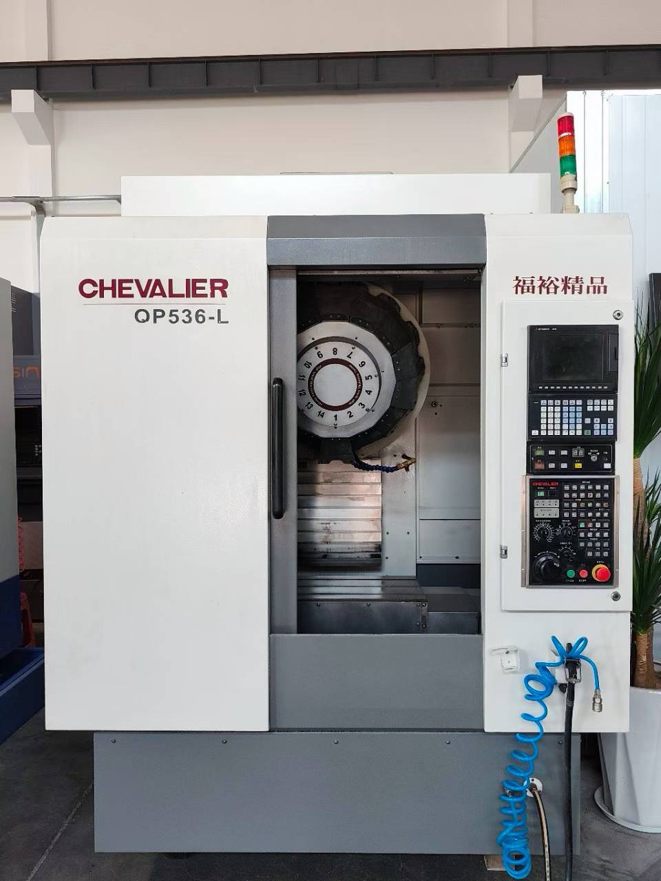 Used Fu Yu OP 536-L Vertical Drilling and Tapping Center with Mitsubishi M 70 Control photo 2
