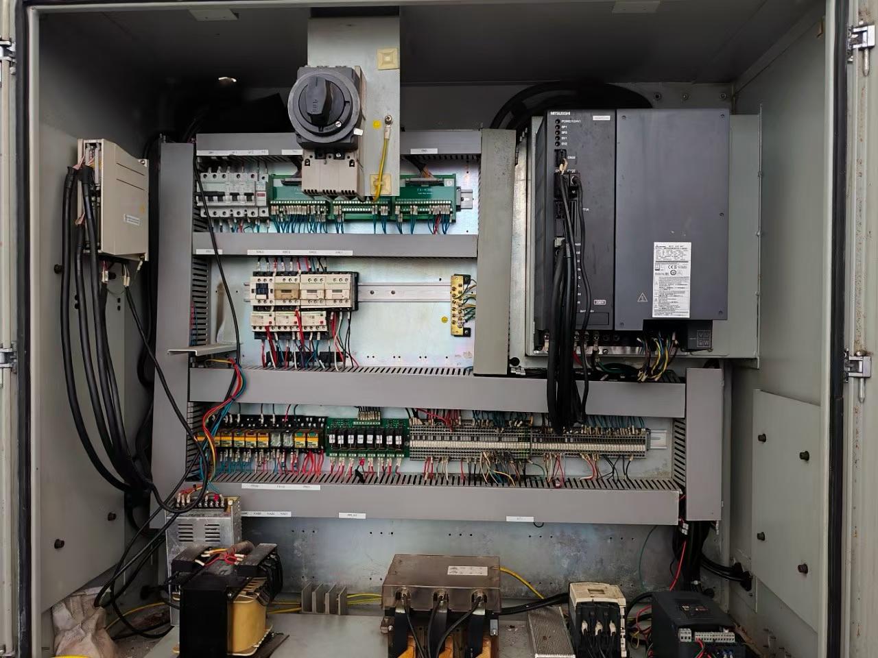 Used Fu Yu OP 536-L Vertical Drilling and Tapping Center with Mitsubishi M 70 Control photo 5