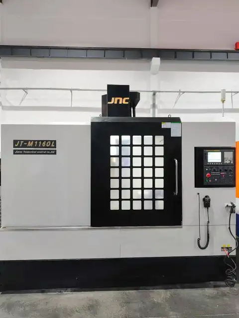 Centro de mecanizado vertical Jatai JT-M 1160 L usado