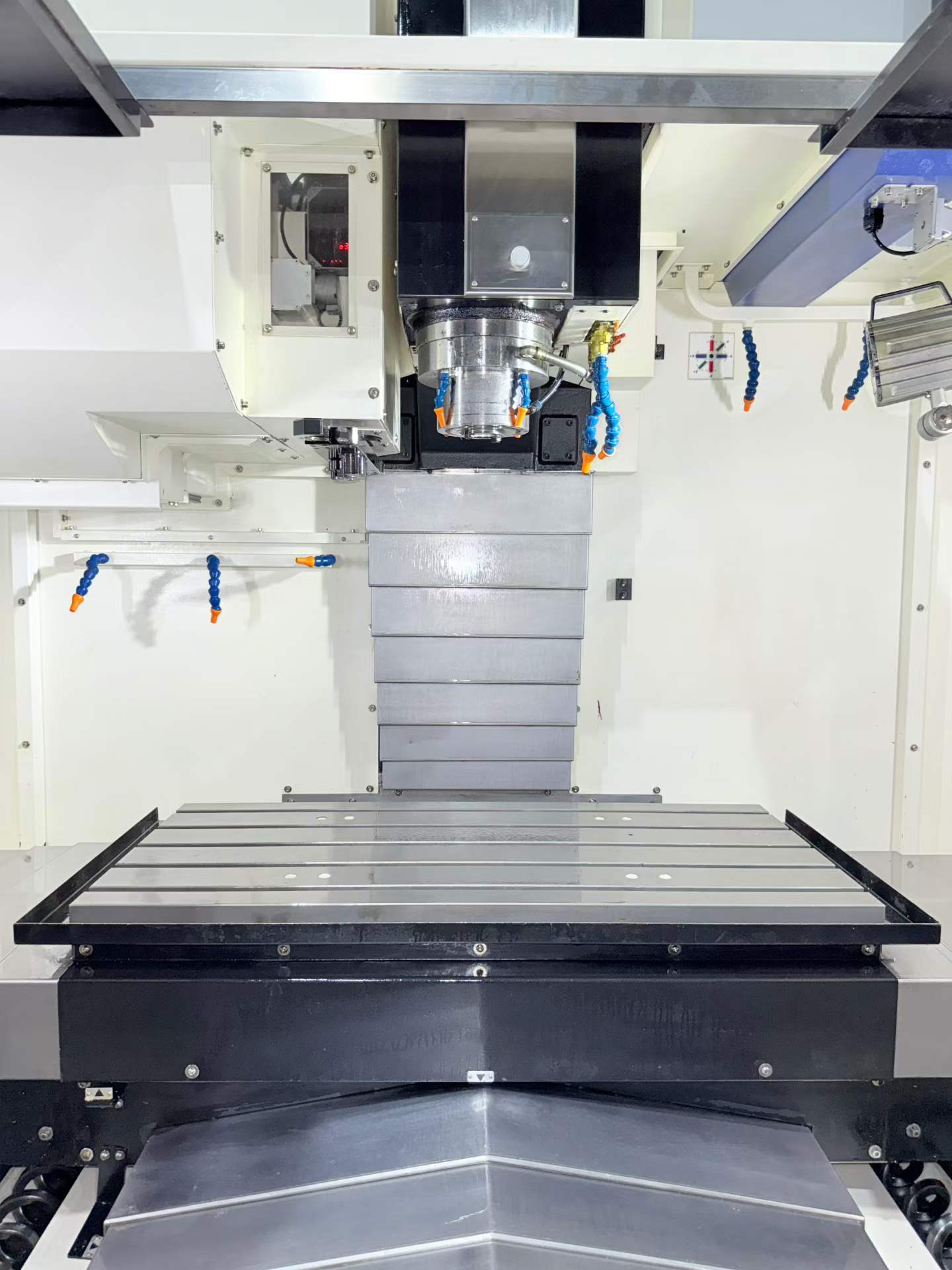 Used YCM NCV 102 AM Vertical Machining Center with FANUC MXP-200 FB Control photo 5
