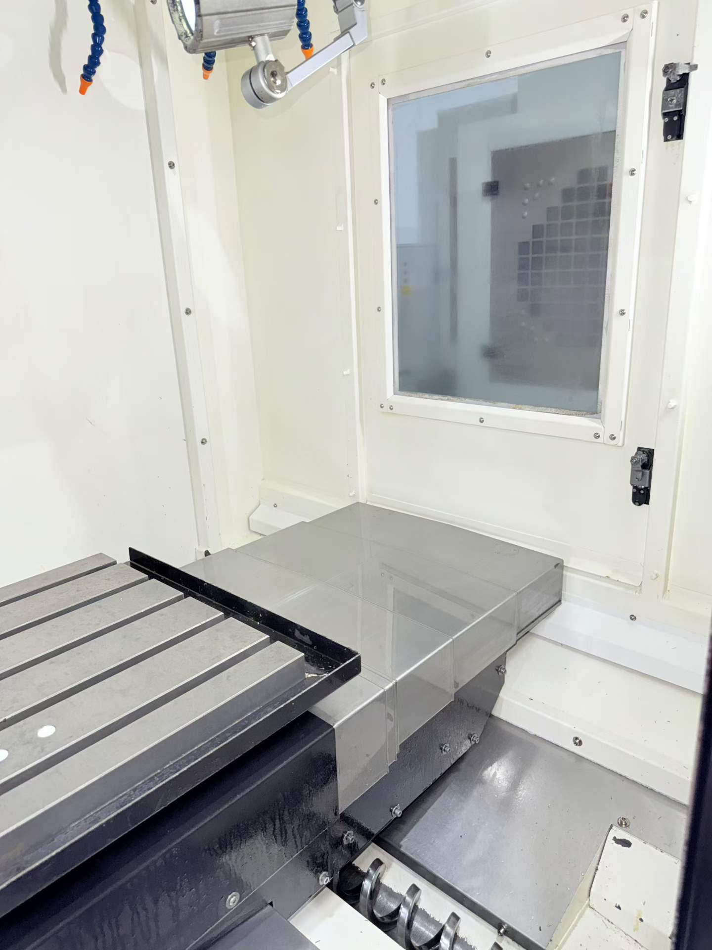 Used YCM NCV 102 AM Vertical Machining Center with FANUC MXP-200 FB Control photo 6