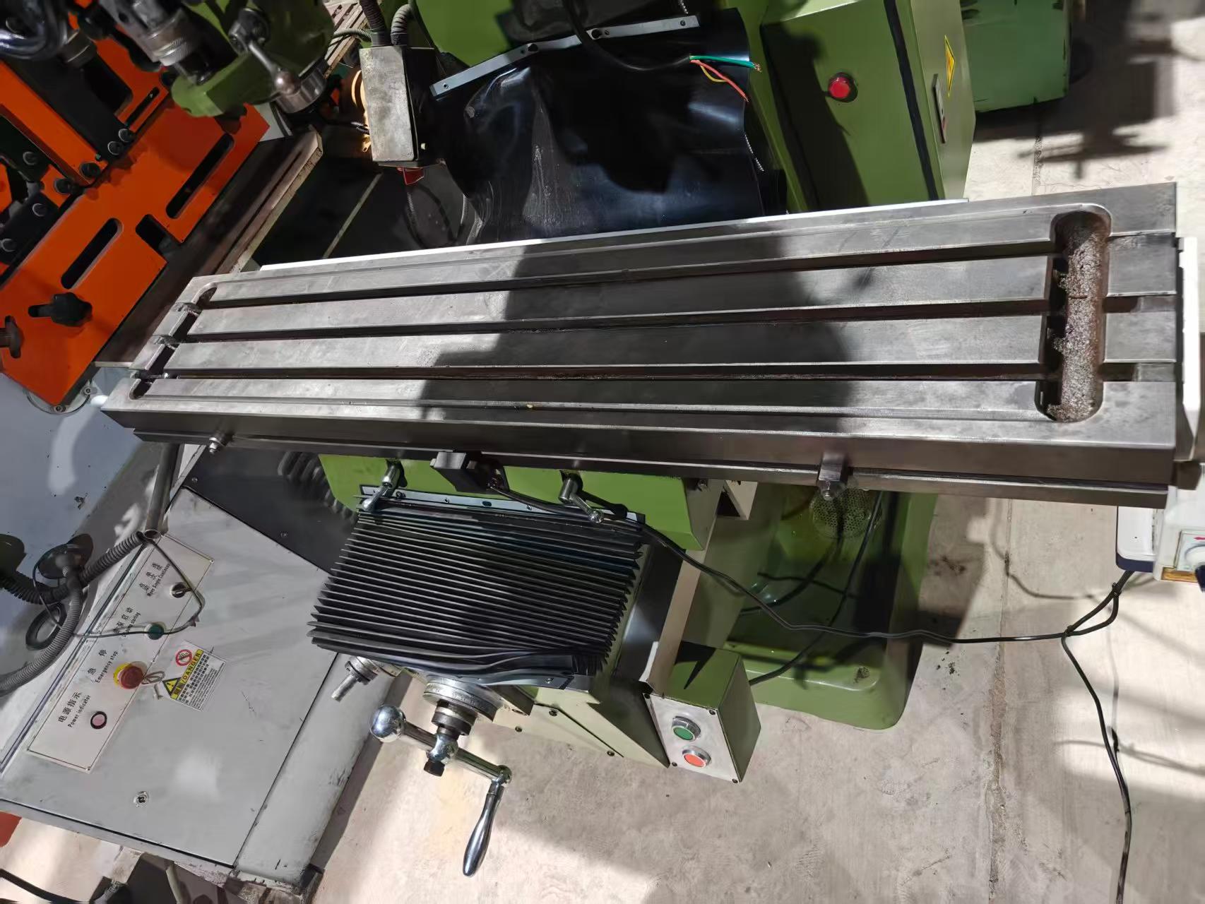 Used JOINT-4 AV Turret Milling Machine with Digital Readout photo 2