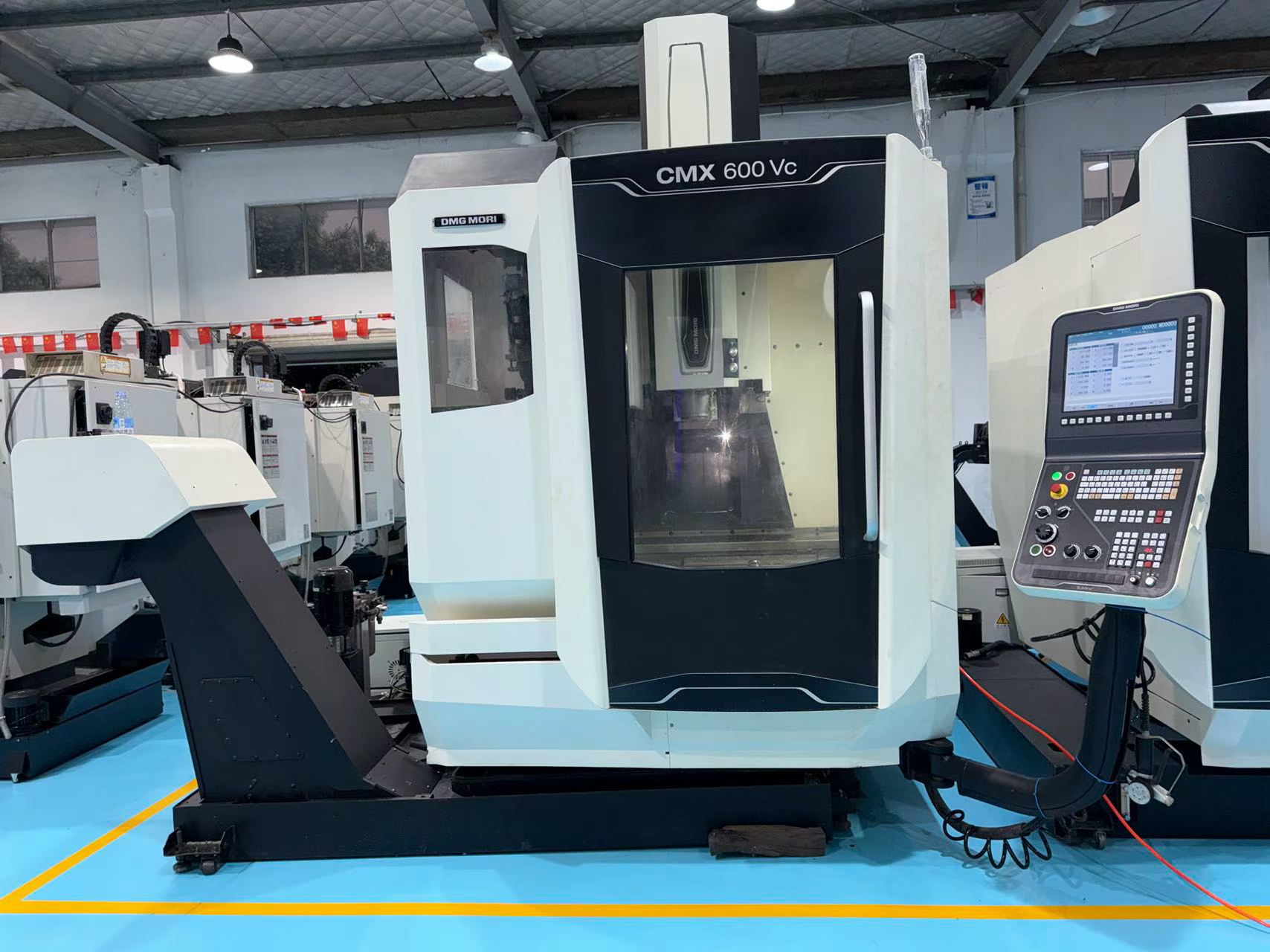 Used Mori Seiki CMX 600 Vc Vertical Machining Center with FANUC 0i-MF Control photo 2