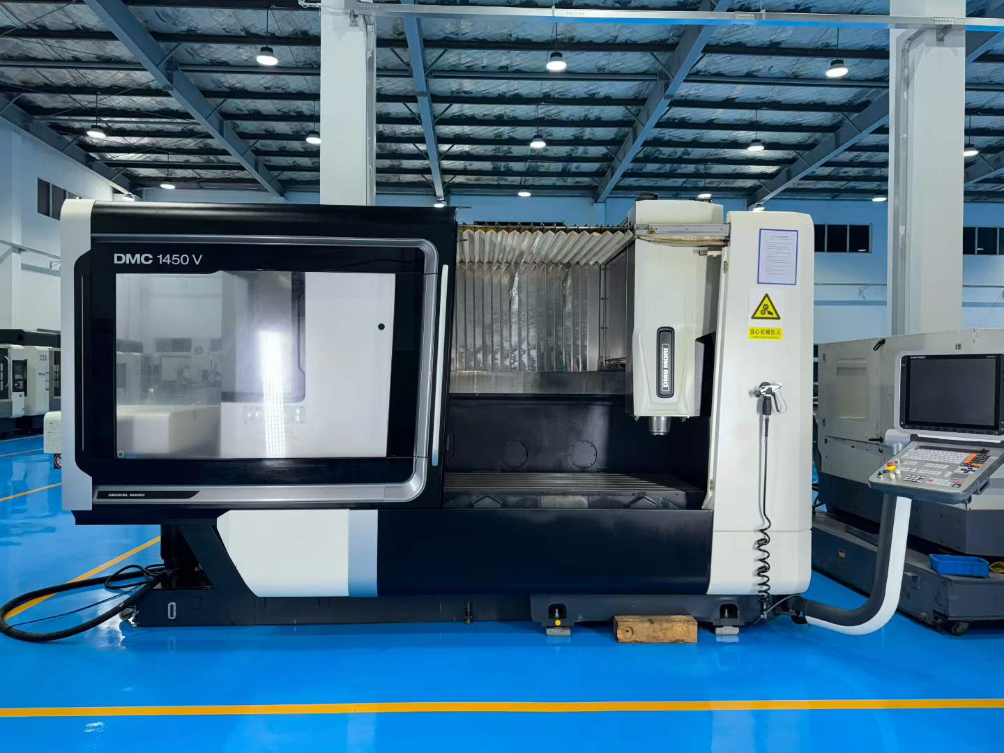 Used DMG MORI DMC 1450 V Vertical Machining Center photo 2