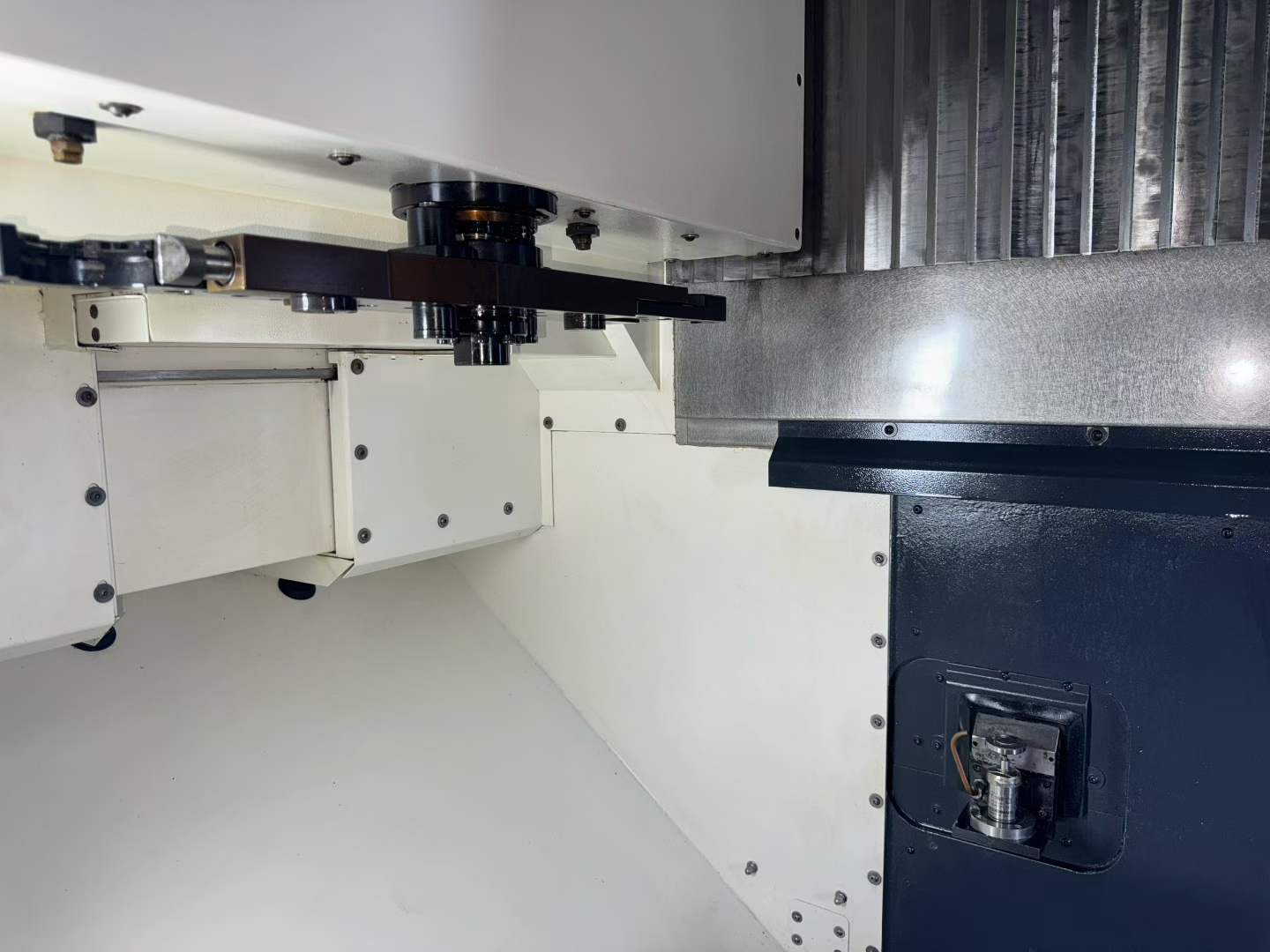 Used DMG MORI DMC 1450 V Vertical Machining Center photo 5
