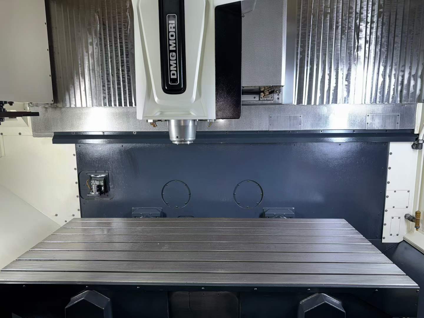 Used DMG MORI DMC 1450 V Vertical Machining Center photo 3
