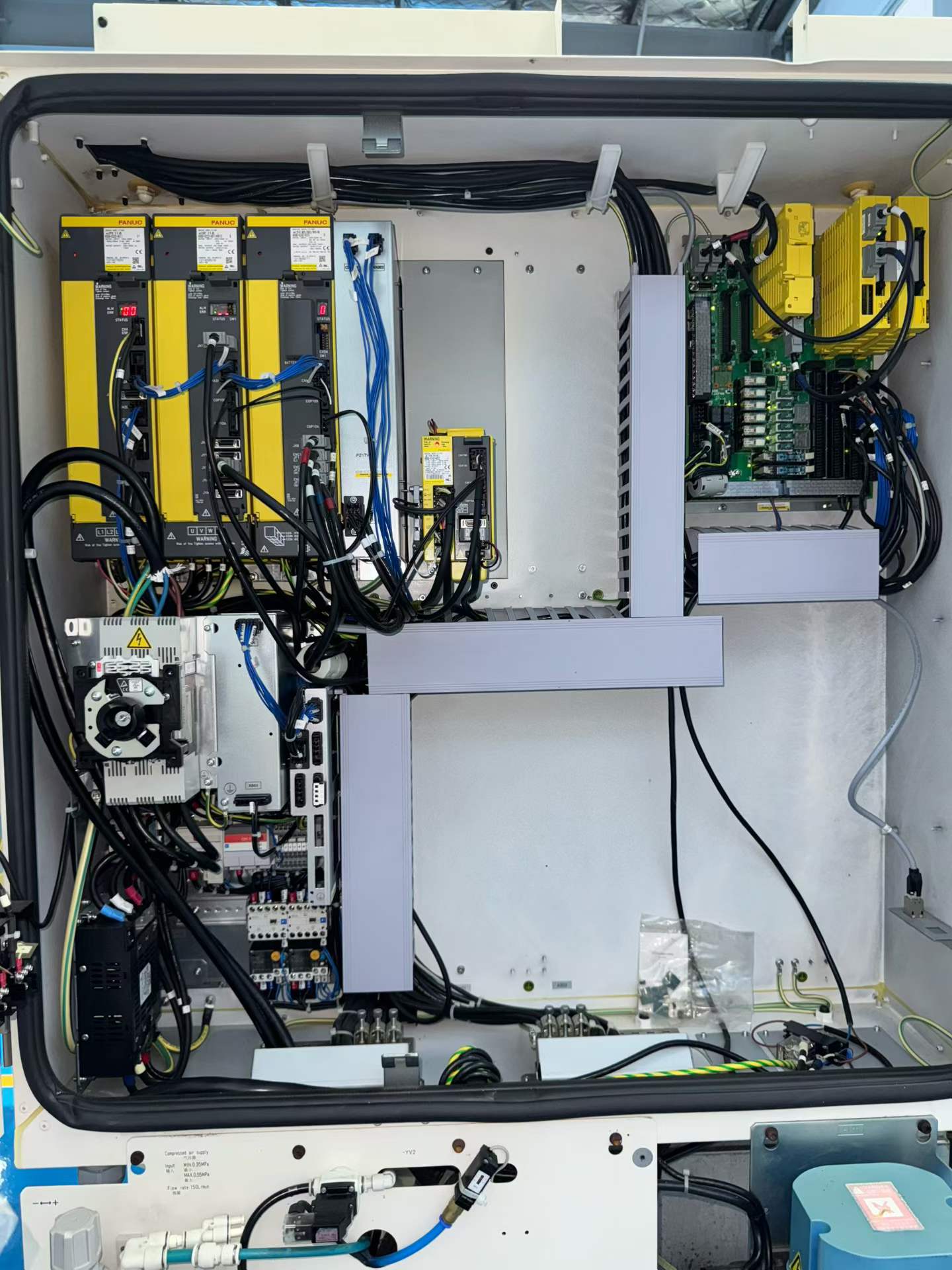 Used FANUC Robodrill α-D 21 LiB Vertical Drilling and Tapping Center with 31 i-Model B Control photo 8