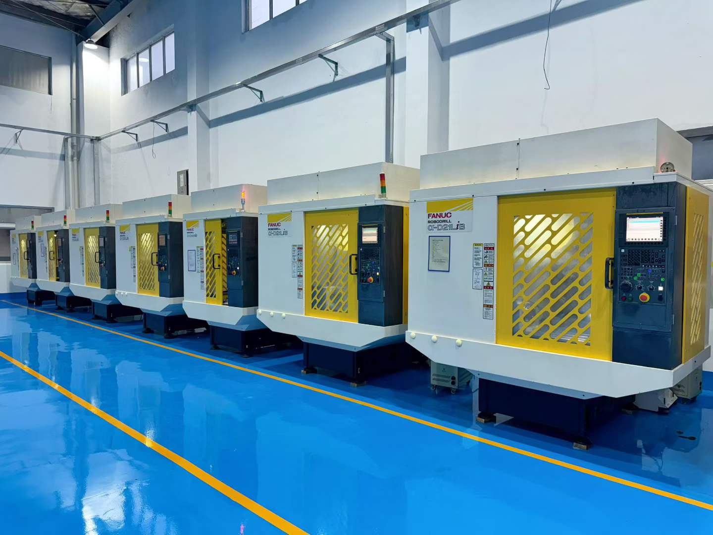 Used FANUC Robodrill α-D 21 LiB Vertical Drilling and Tapping Center with 31 i-Model B Control photo 2