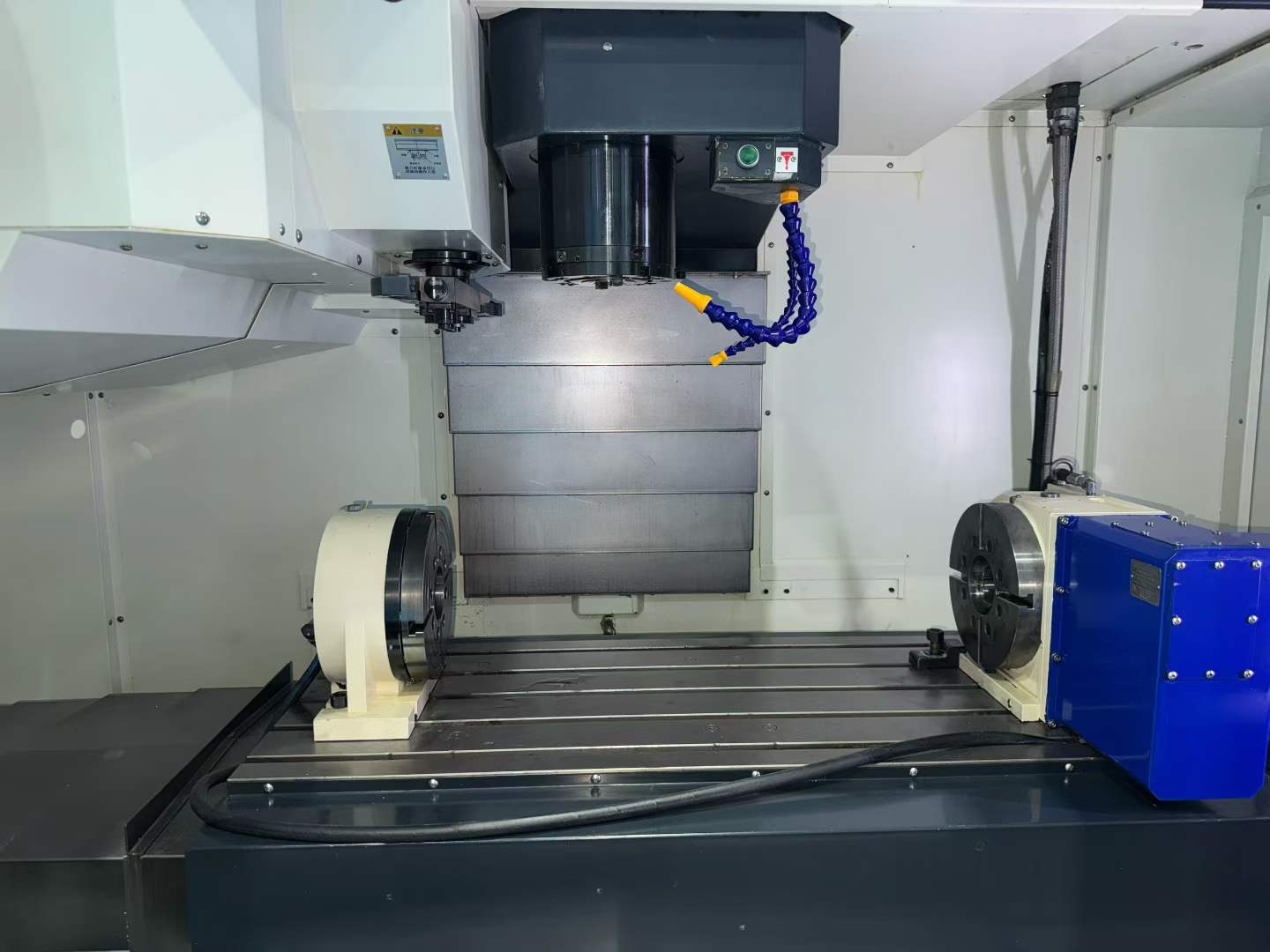 Used Makino PS 105 Vertical Machining Center photo 3