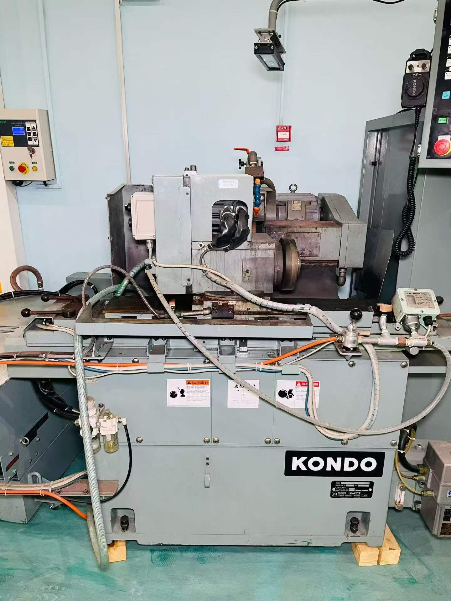 Used Kondo UGK-250 NC CNC Cylindrical Grinding Machine photo 2