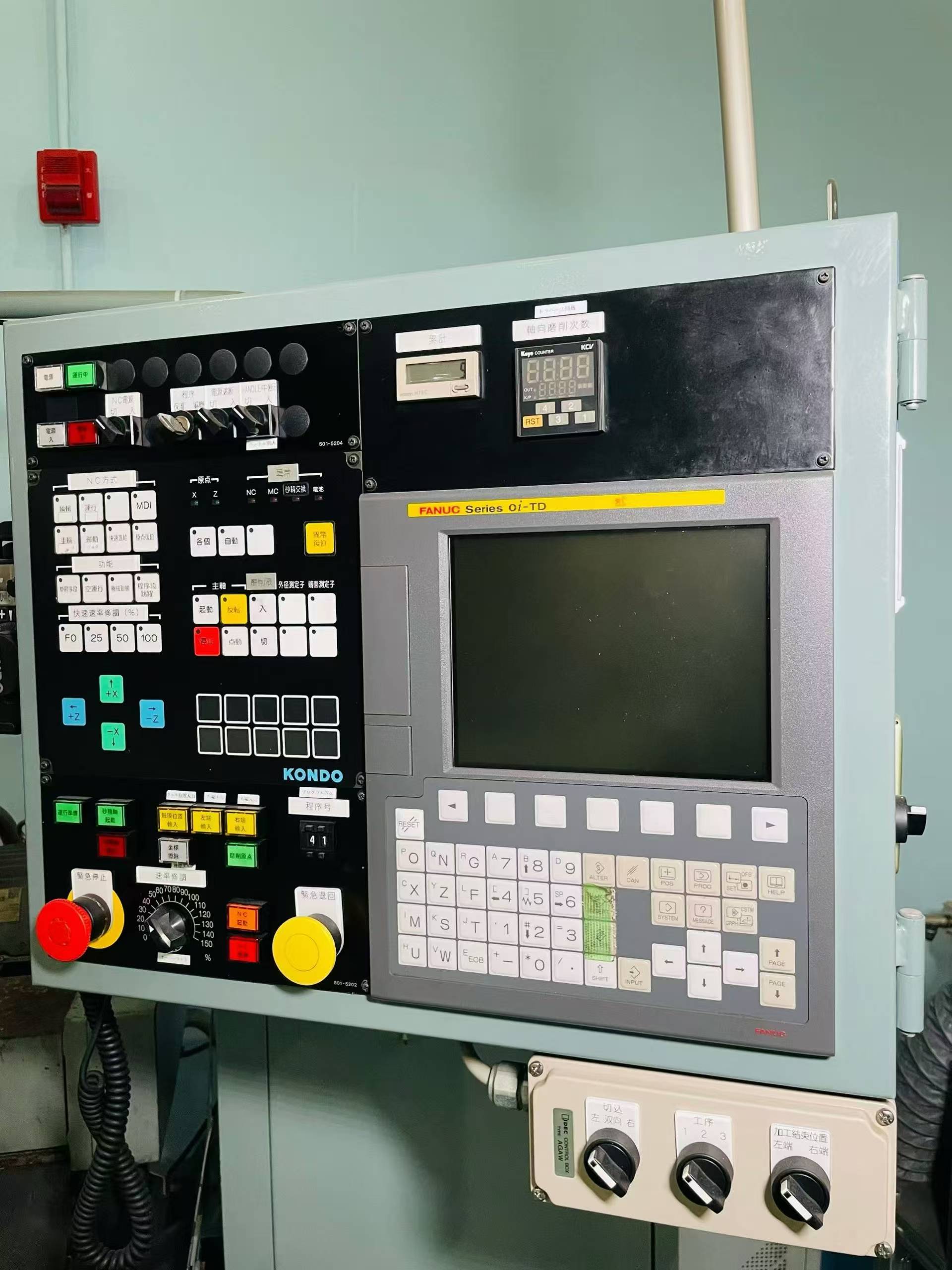 Used Kondo UGK-250 NC CNC Cylindrical Grinding Machine photo 3