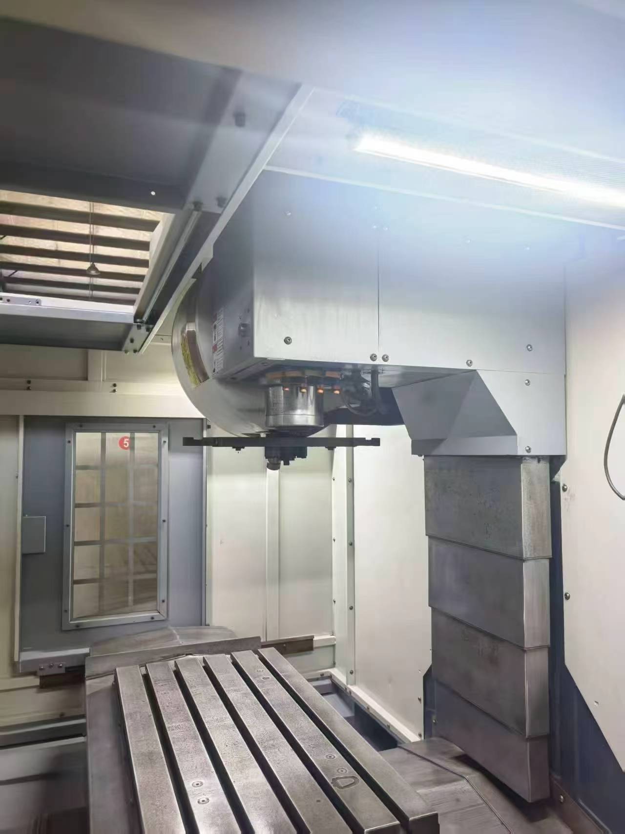 Used CMP-850 LH Vertical Machining Center with SYNTEC 22 MA Control photo 5