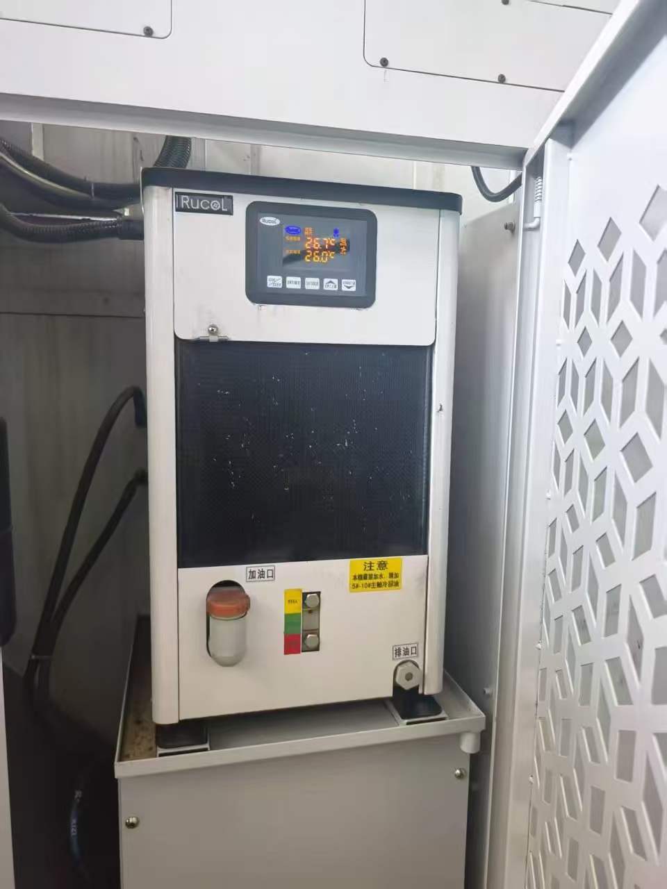 Used CMP-850 LH Vertical Machining Center with SYNTEC 22 MA Control photo 6
