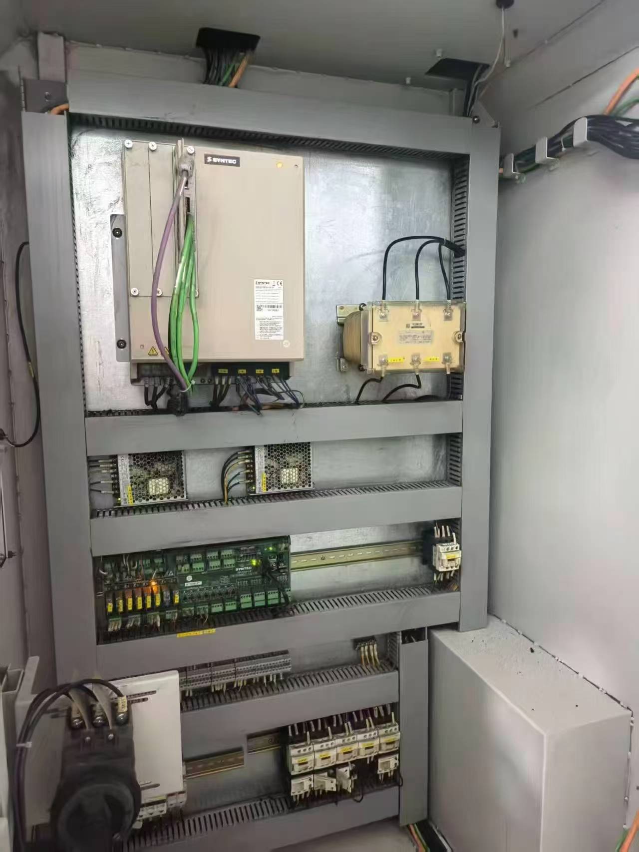 Used CMP-850 LH Vertical Machining Center with SYNTEC 22 MA Control photo 7