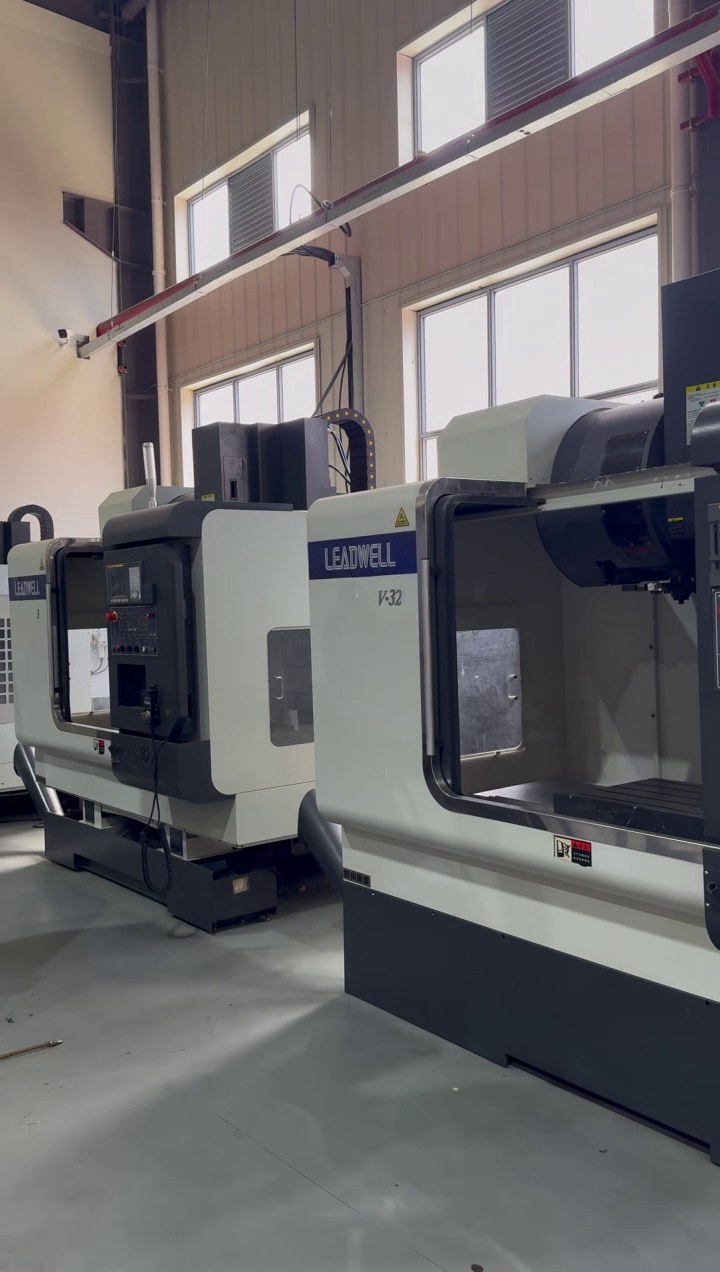 Used LEADWELL 856 Heavy-Duty Vertical Machining Center photo 1