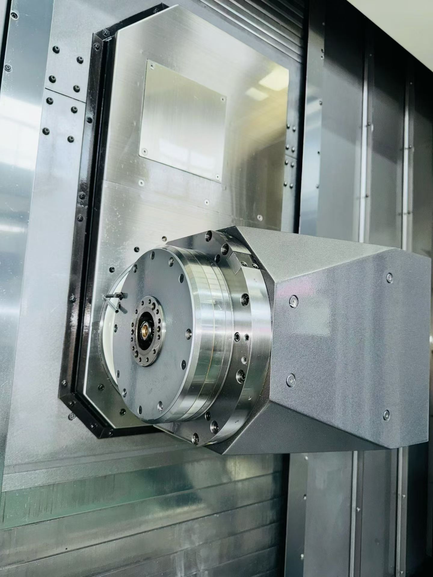 Used Okuma U 3000 5-Axis Turn-Mill Machining Center with OSP-P 300 SA-H photo 6