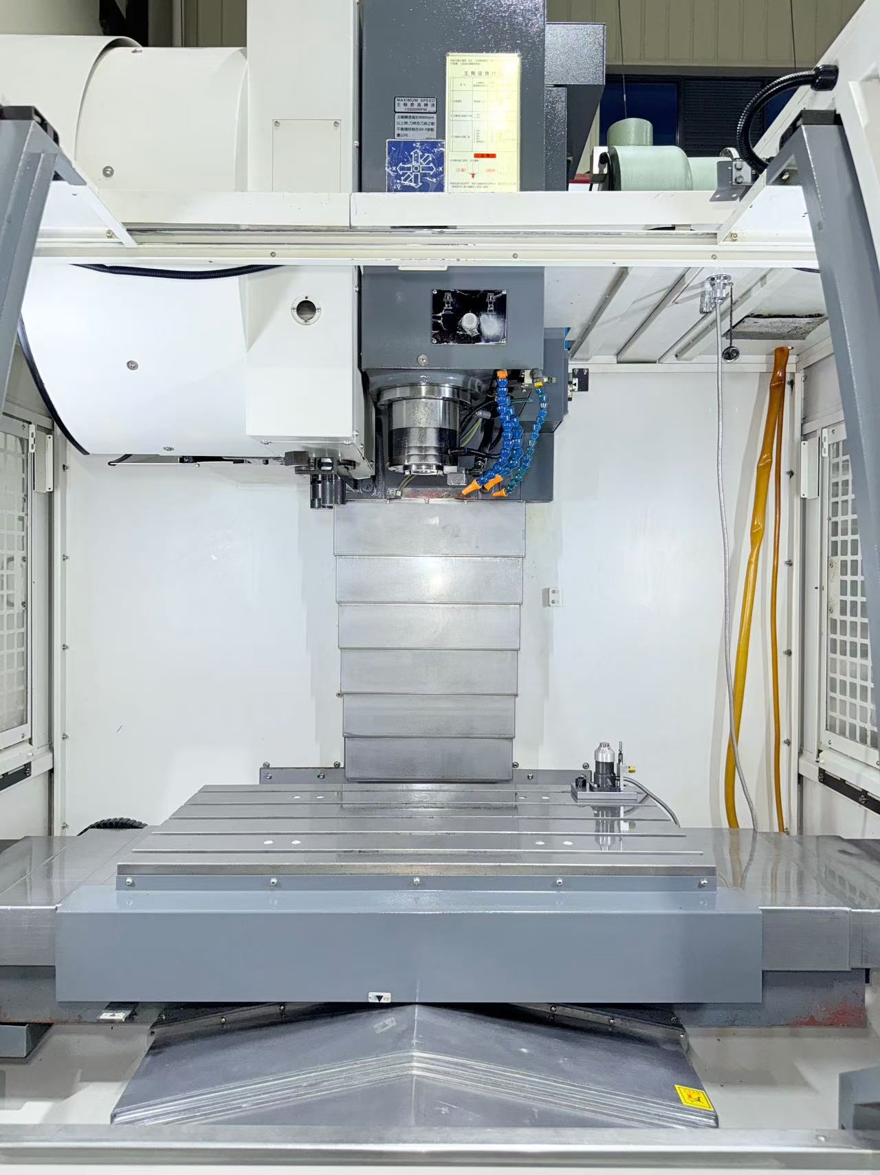 Used YCM FV 85 A Vertical Machining Center with FANUC MXP-200 i Control photo 4