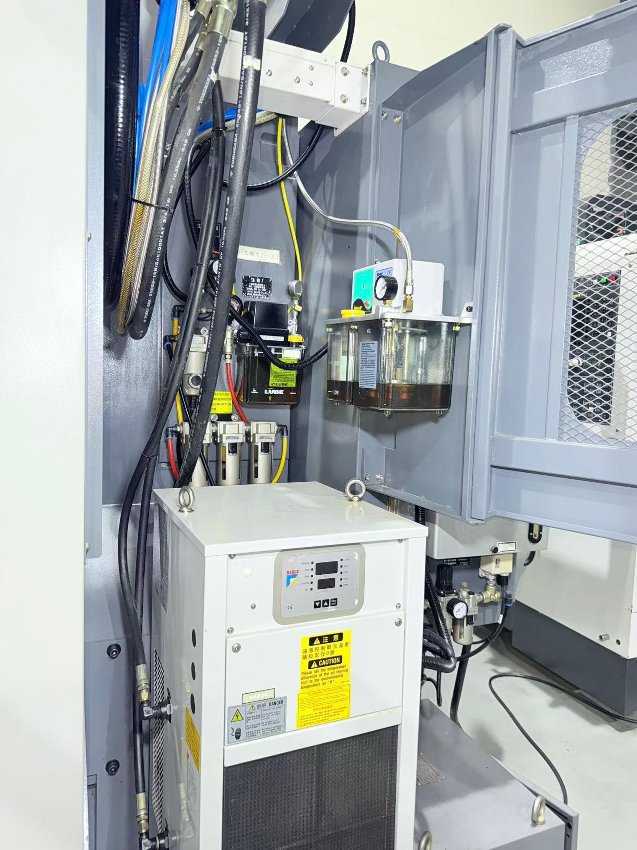Used YCM FV 85 A Vertical Machining Center with FANUC MXP-200 i Control photo 9