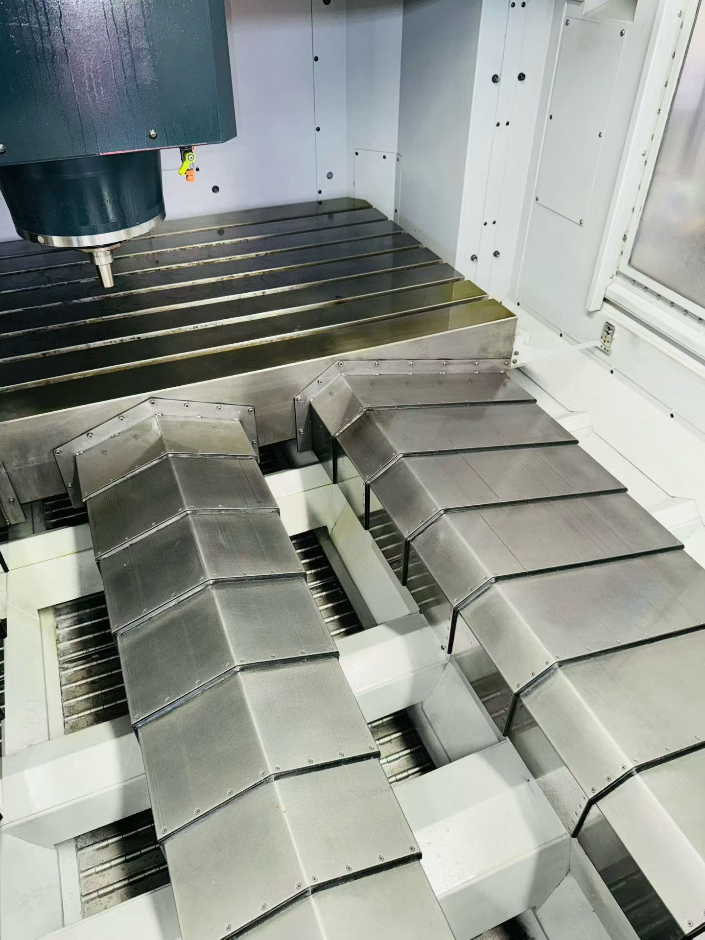 Used Makino V 99 Vertical Machining Center with Makino Professional 6 Control photo 5