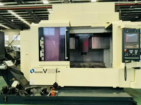 Centro de mecanizado vertical Makino V 99 usado con control Makino Professional 6