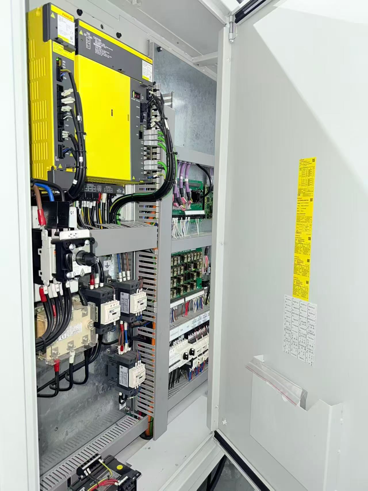 Used CHAMPMILL E-1300 Vertical Machining Center with FANUC 0i-MF Control photo 7