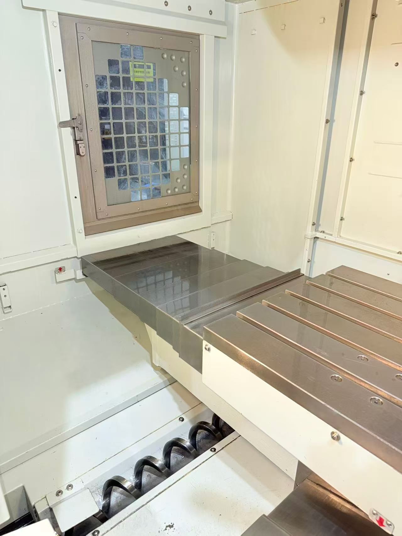 Used CHAMPMILL E-1300 Vertical Machining Center with FANUC 0i-MF Control photo 4