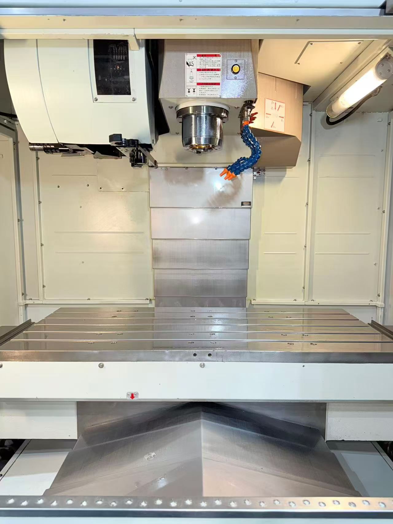 Used CHAMPMILL E-1300 Vertical Machining Center with FANUC 0i-MF Control photo 5