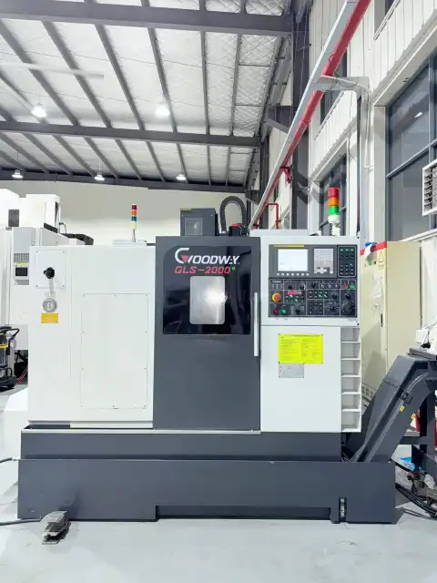 Torno CNC horizontal Goodway GLS-2000 de segunda mano