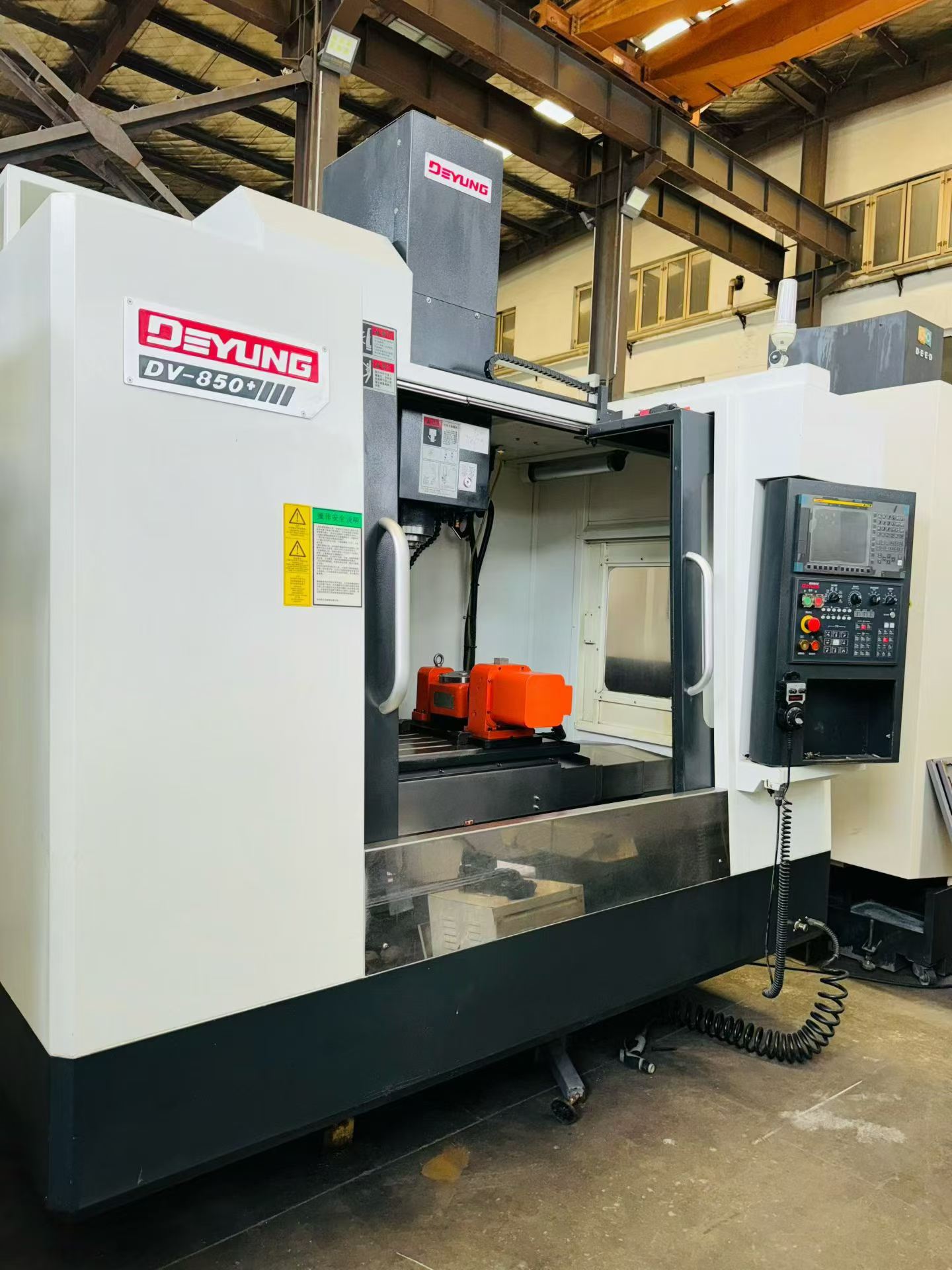 Used Deyang DV 850+ Vertical Machining Center with FANUC 0i-MF Plus photo 2