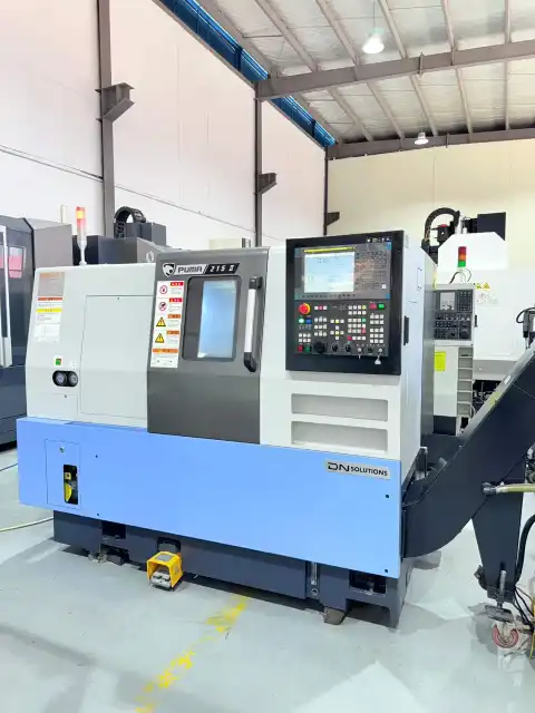 Torno CNC DN Solutions PUMA 215 II de guías prismáticas usado