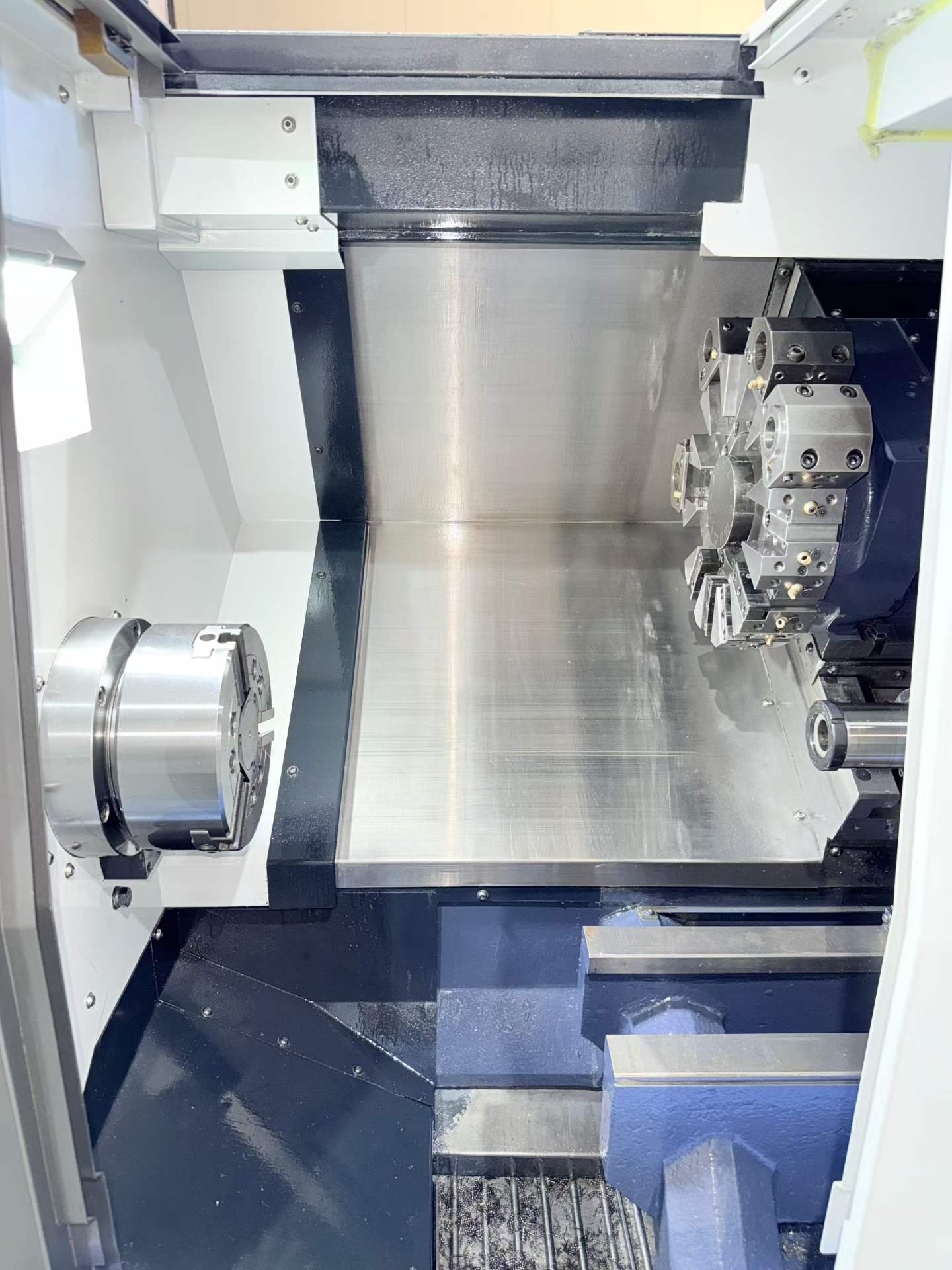 Used DN Solutions PUMA 215 II Box Guideway CNC Lathe photo 5
