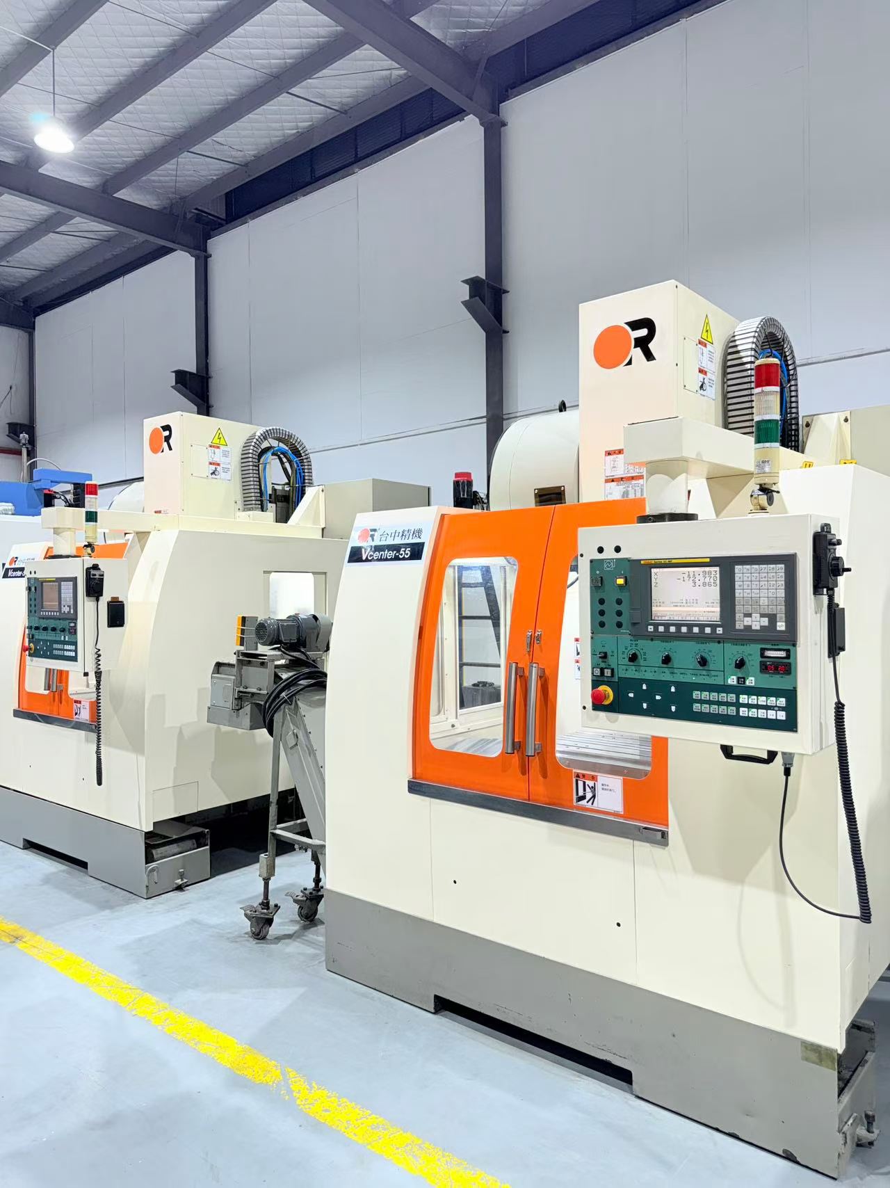 Used Victor Taichung Vcenter-55 Vertical Machining Center with FANUC 0i-MF