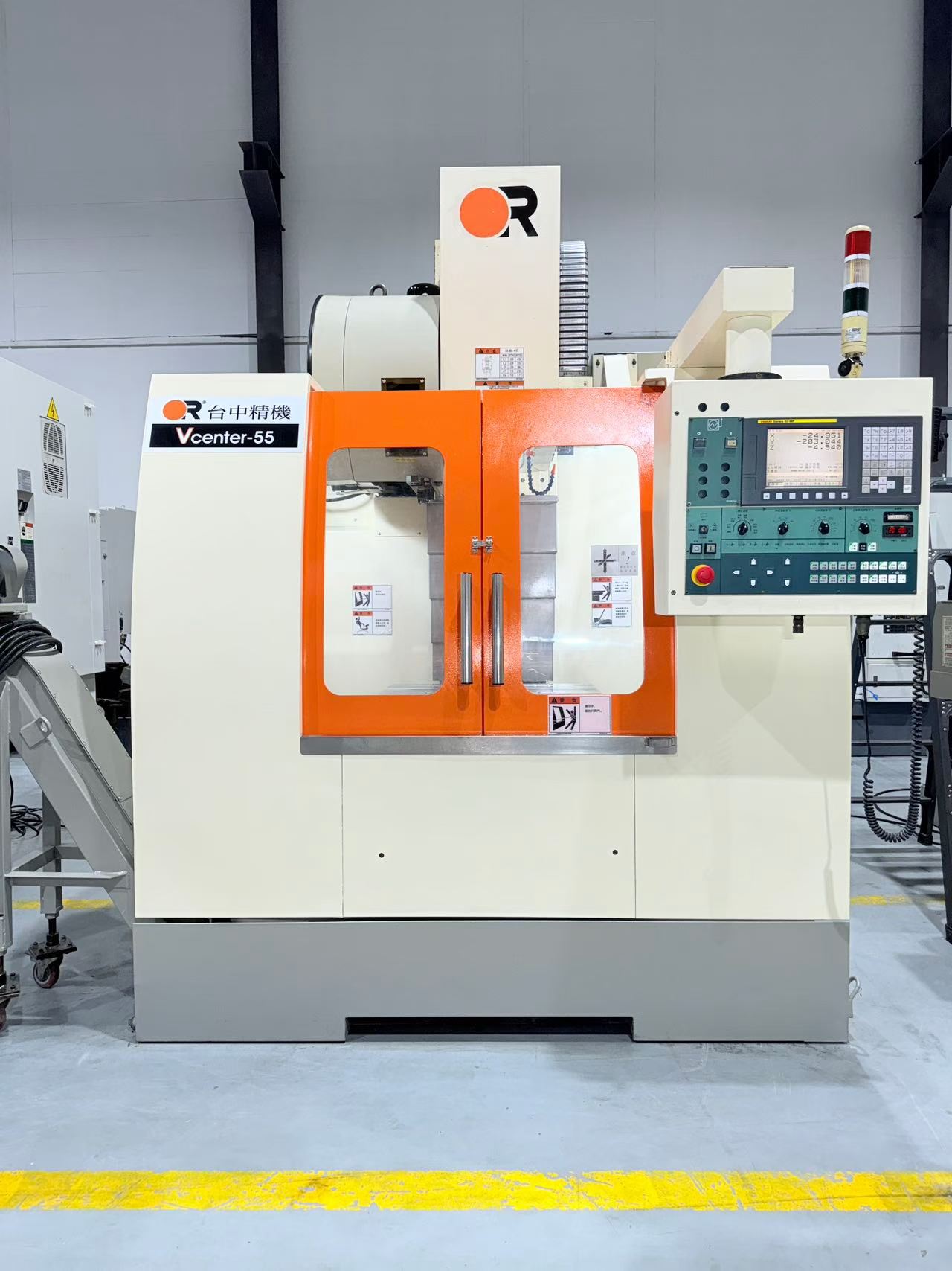 Used Victor Taichung Vcenter-55 Vertical Machining Center with FANUC 0i-MF photo 2