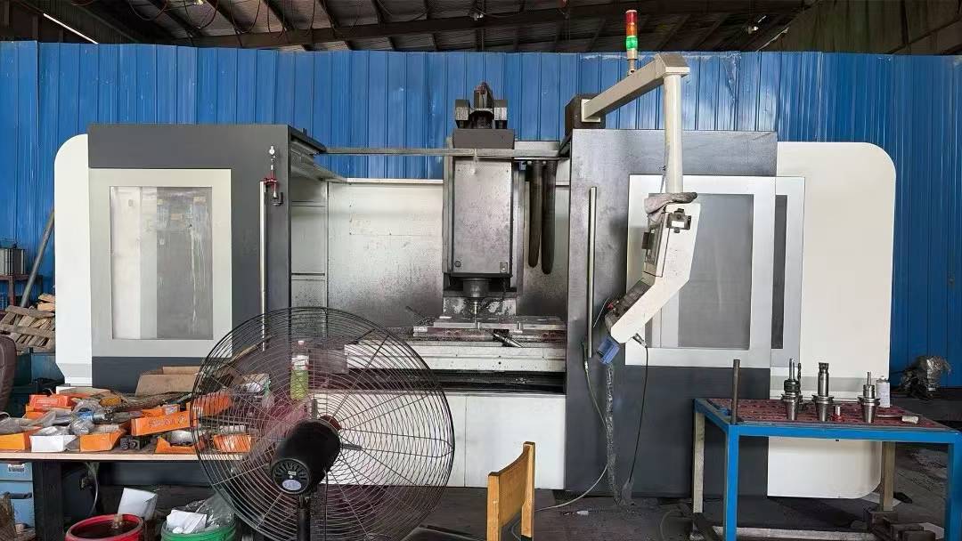 Used Hartford CNC-1890 Vertical CNC Milling Machine with FANUC 0i-MF photo 2