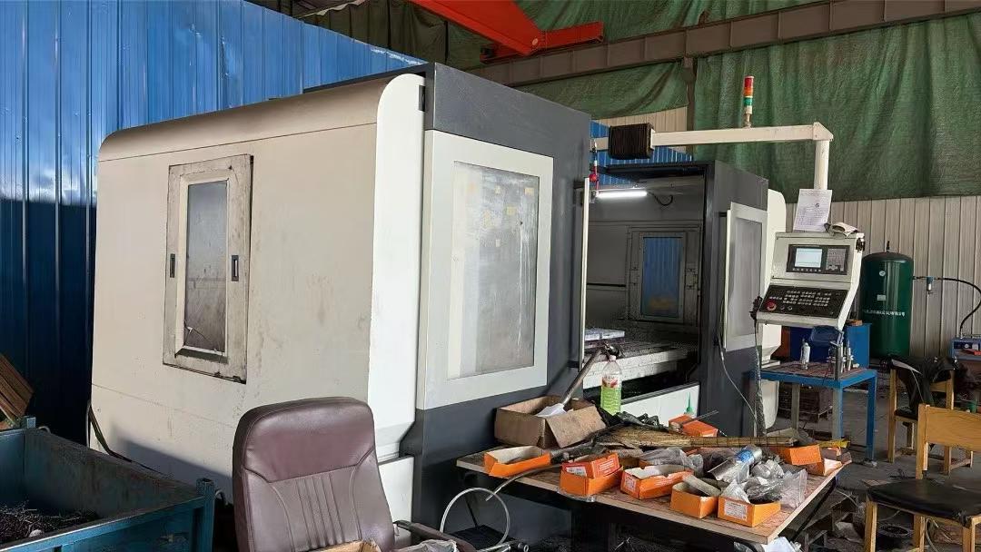 Used Hartford CNC-1890 Vertical CNC Milling Machine with FANUC 0i-MF photo 5
