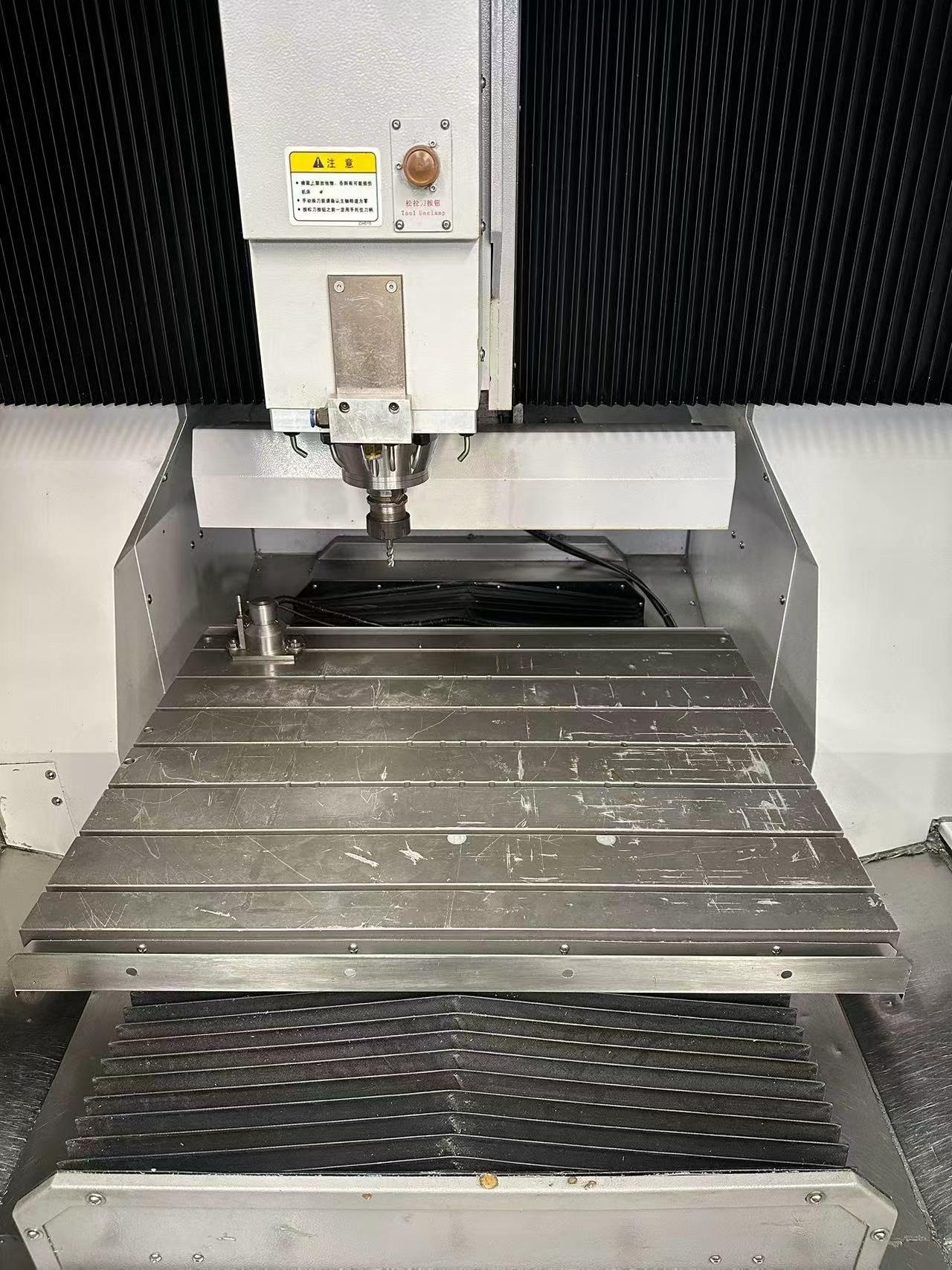 Used Beijing Jingdiao JDLVG 800 E-A 13 Vertical Machining Center photo 4